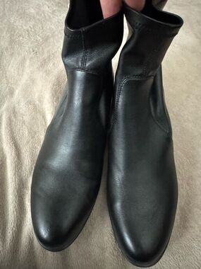 Women's Naturalizer ankle boots size 7 worn once